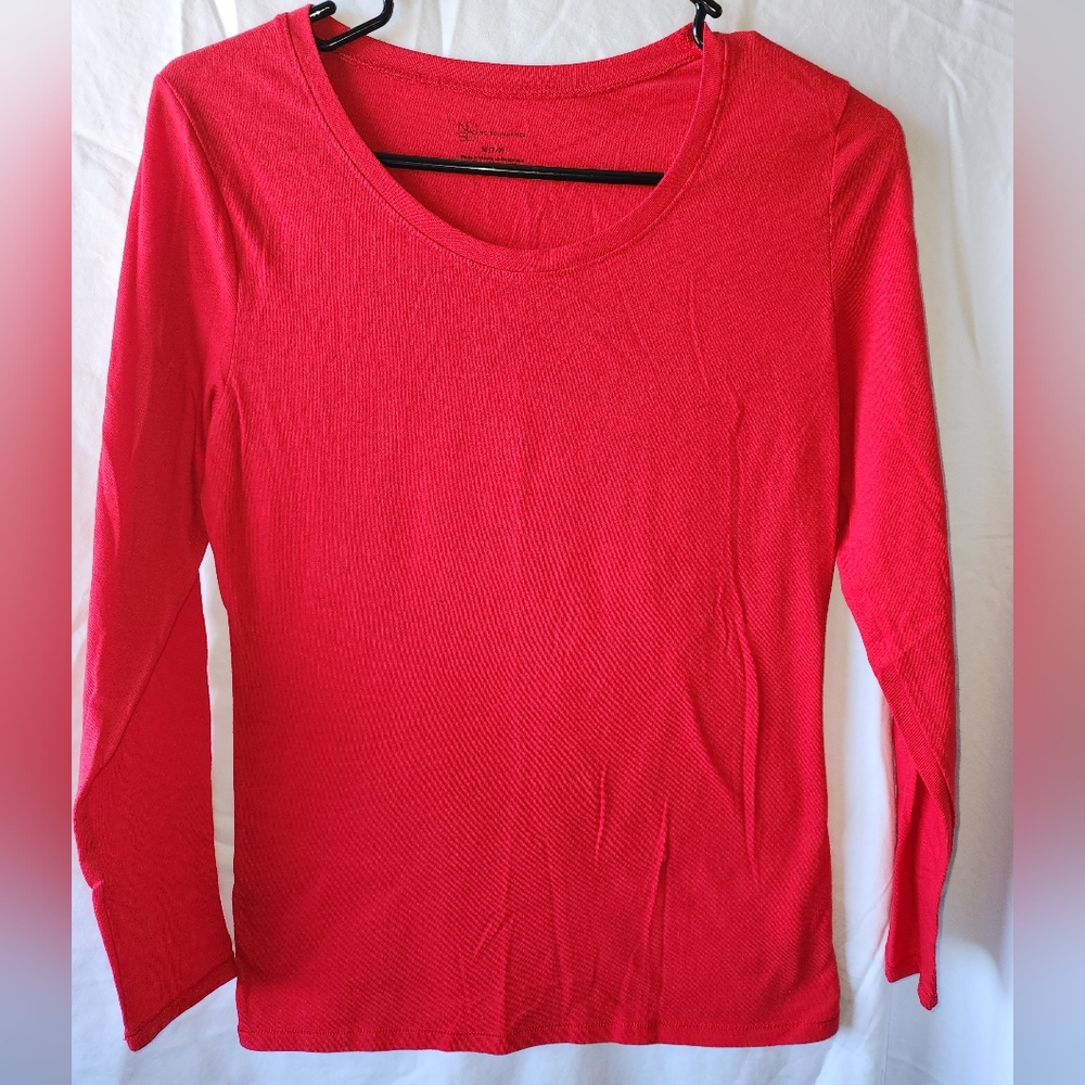 No boundaries, red long sleeve t-shirt. SizeM. 7/9